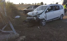 Tokat’ın Zile ilçesinde elektrik direğine çarpan otomobilde 4 kişi yaralandı